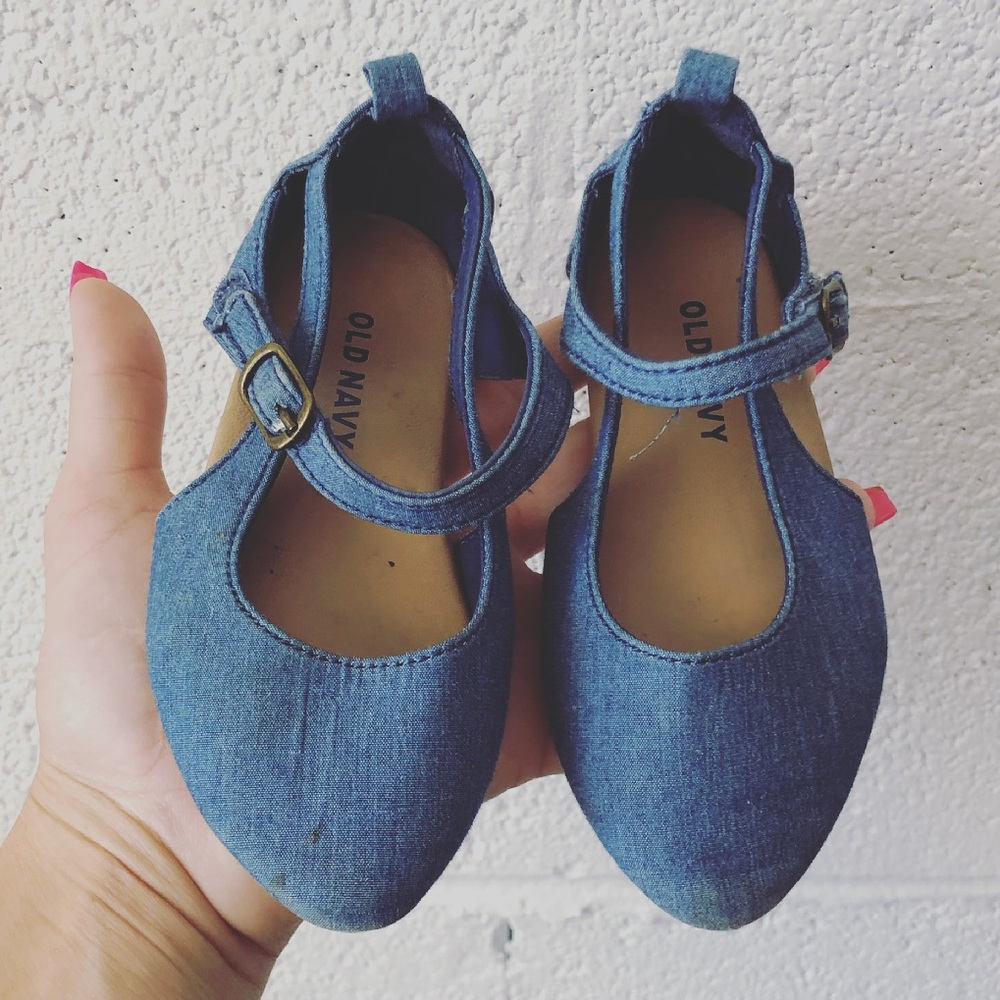 Old Navy denim pointed toe flats sz: 5 toddler